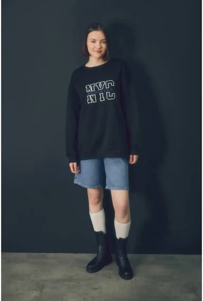 Yazı Nakışlı Bisiklet Yaka Sweatshirt