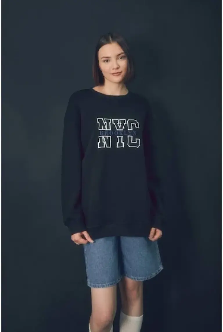 Yazı Nakışlı Bisiklet Yaka Sweatshirt