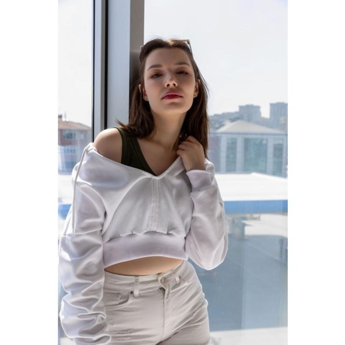 la & vetta  Kapüşonlu V Yaka Crop Örme Sweatshirt