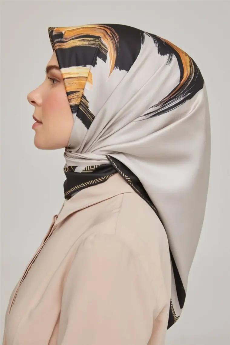 Armine Sport Twill (Tivil) Nostalji Desen Eşarp Siyah Gold Ekru Vizon