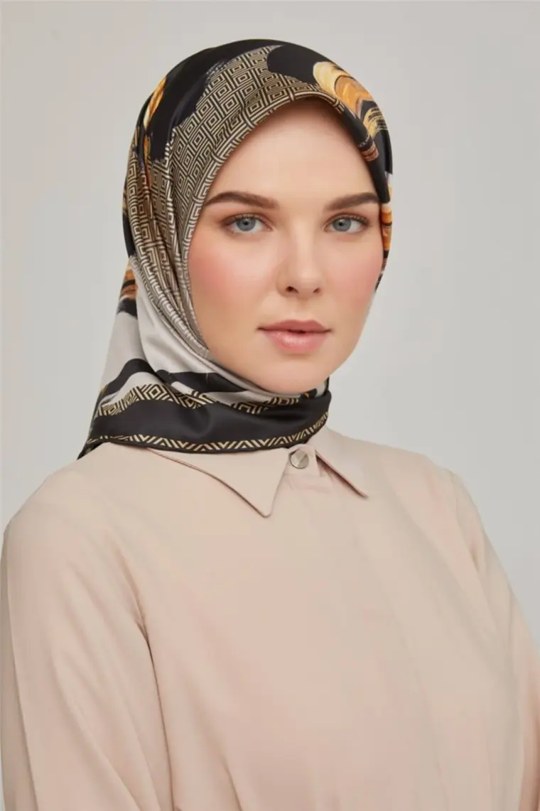 Armine Sport Twill (Tivil) Nostalji Desen Eşarp Siyah Gold Ekru Vizon