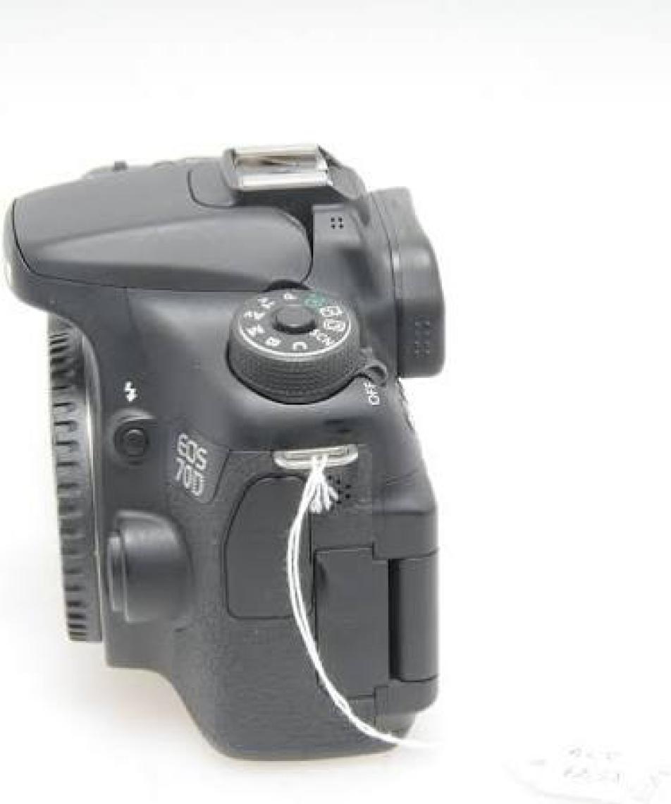 Canon 70D + 18-135 Mm Is Stm Fotoğraf Makinesi (İthalatçı Garantili)