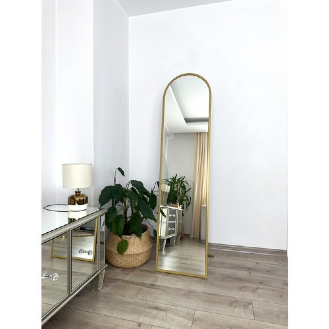 Effe Yapı Dekor Gold Metal Çerçeveli 160X40 cm Oval Ayaklı Boy Aynası