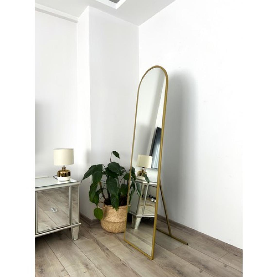 Effe Yapı Dekor Gold Metal Çerçeveli 160X40 cm Oval Ayaklı Boy Aynası
