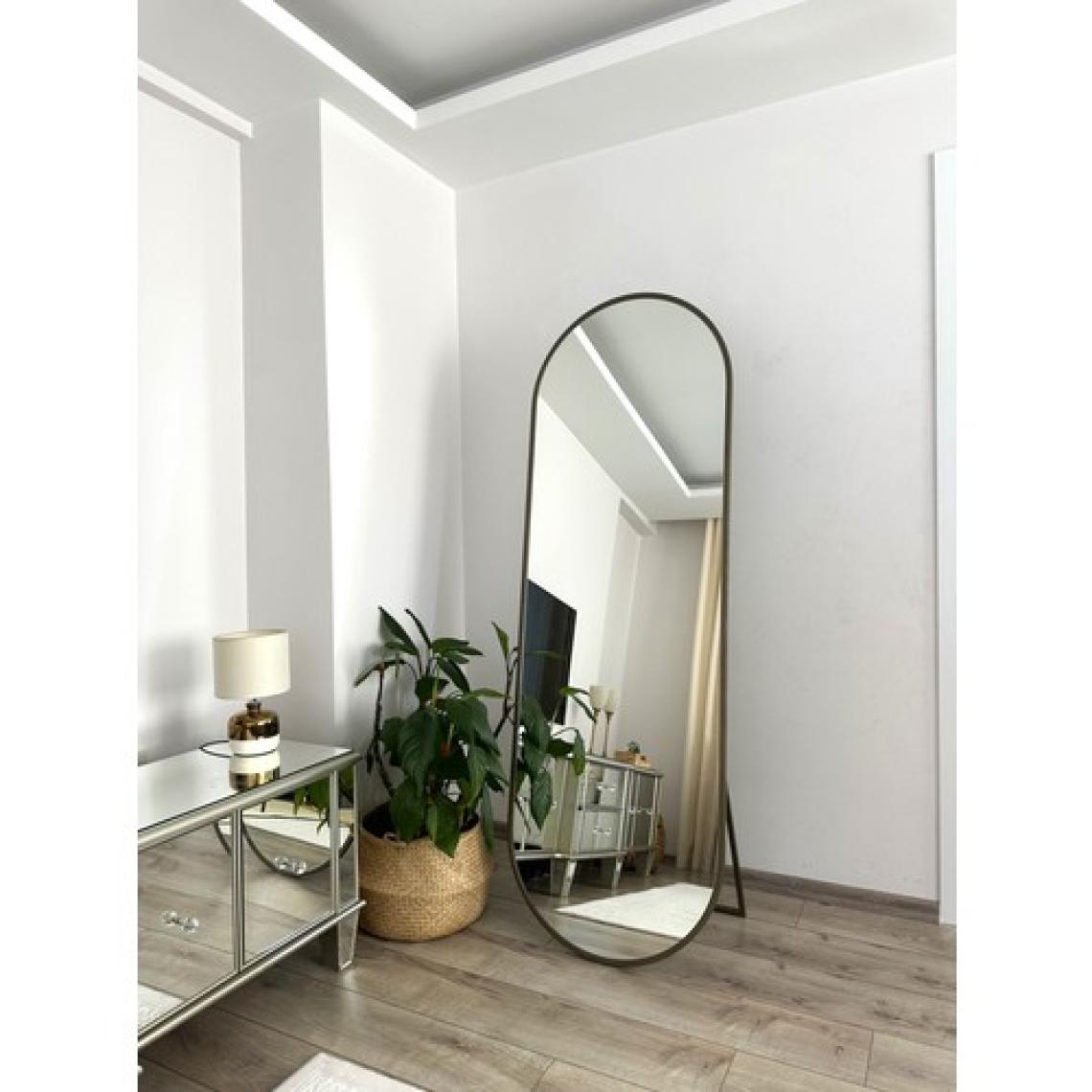 Effe Yapı Dekor Pirinç Eskitme Metal Çerçeveli 180X60 cm Elips Model Ayaklı Boy Aynası