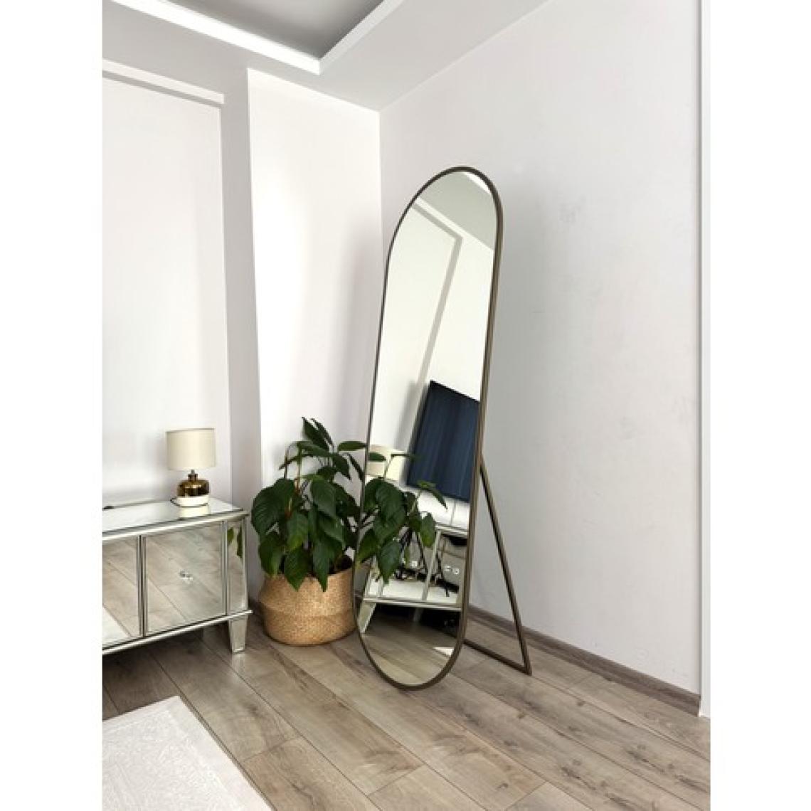 Effe Yapı Dekor Pirinç Eskitme Metal Çerçeveli 180X60 cm Elips Model Ayaklı Boy Aynası