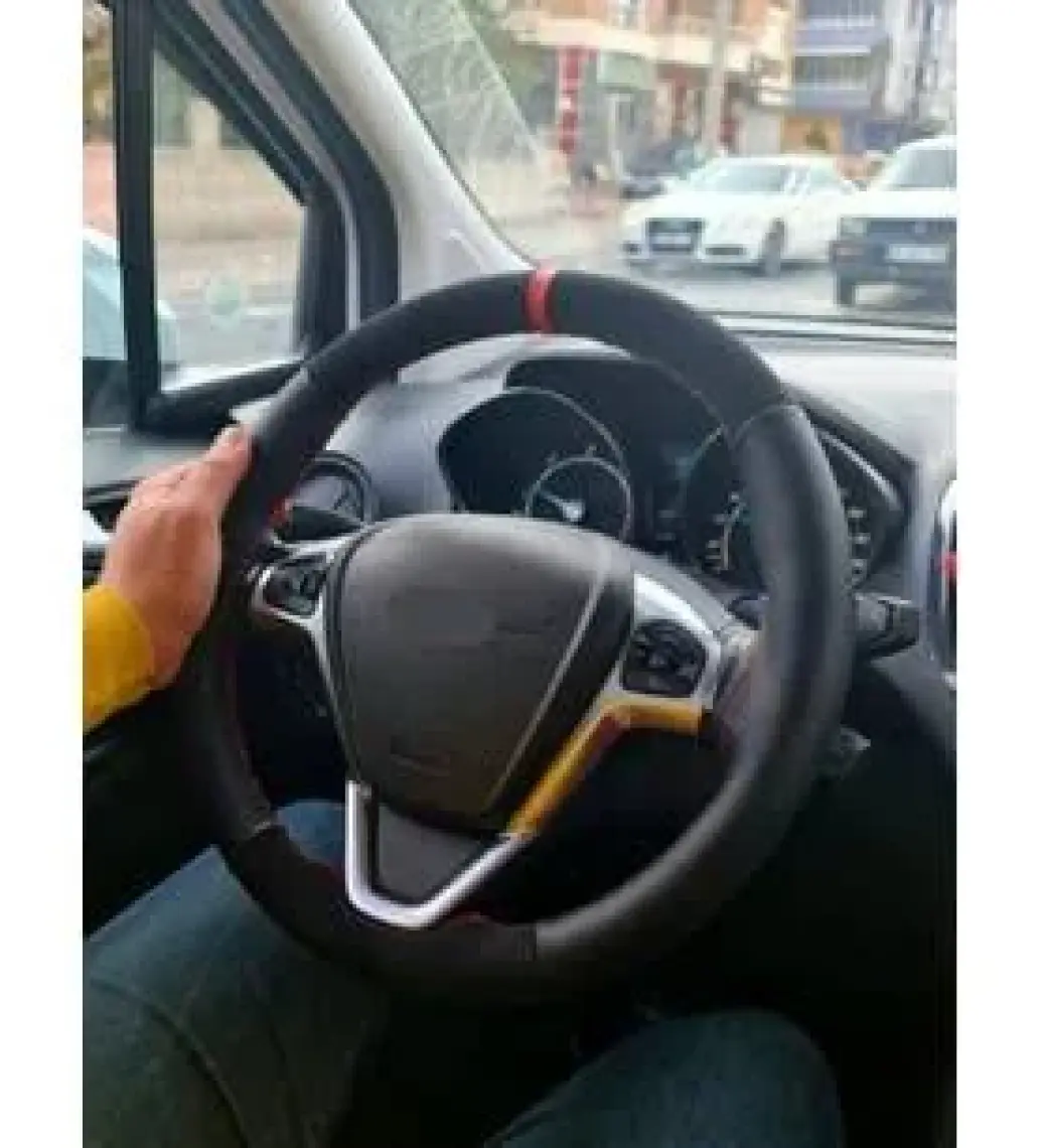 Gürler Oto Kılıf ve Aksesuar Universal Noktalı-Alkantara Dikmeli Direksiyon Kılıfı Kırmızı Yüzüklü (38×10.5cm)