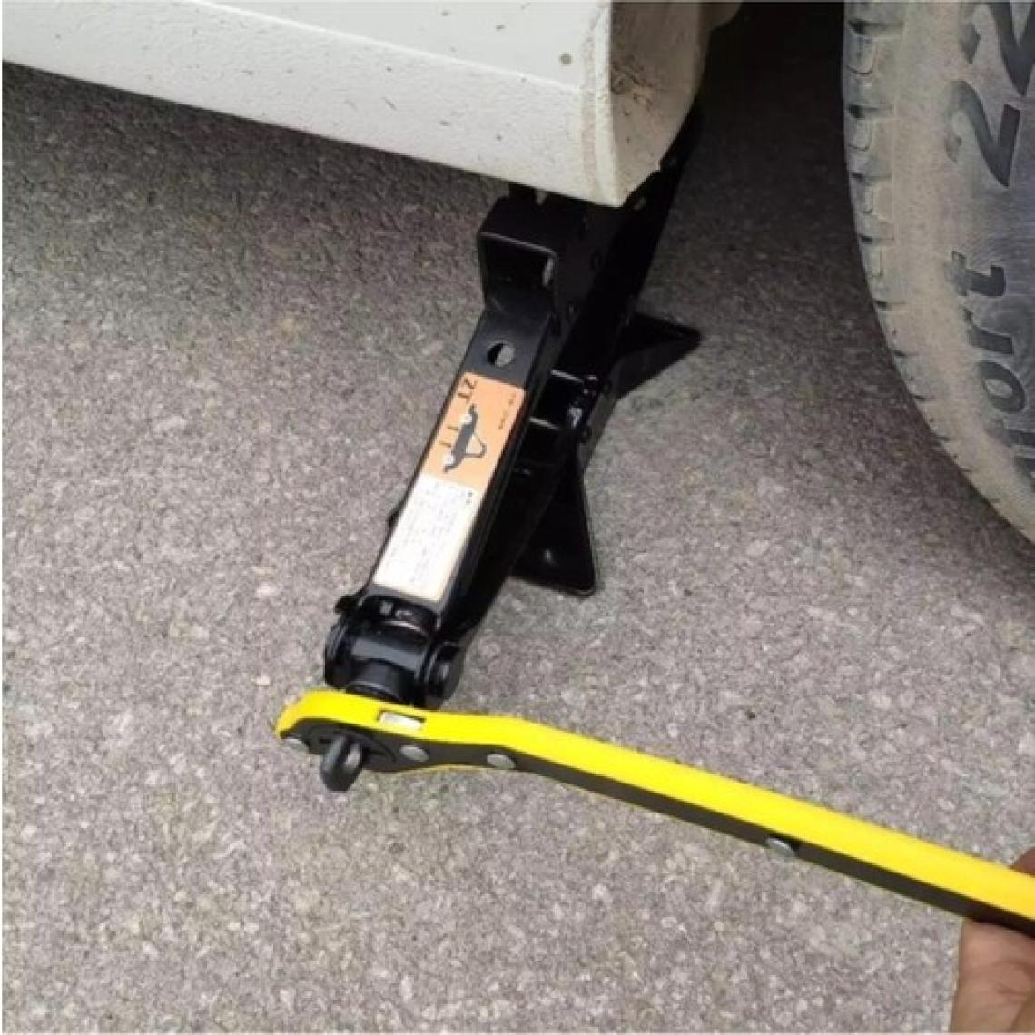Sentinel Cırcır Kriko Oto Araç Araba Akordiyon Tip 1.5 Ton Kriko Makaslı