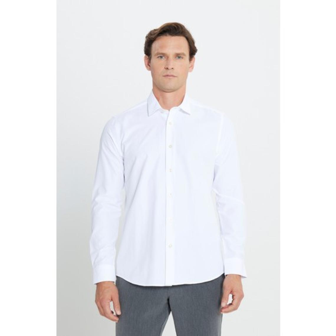 AC&Co / Altınyıldız Classics Erkek Beyaz Ütülemesi Kolay Slim Fit Dar Kesim Klasik Yaka Pamuklu Gömlek