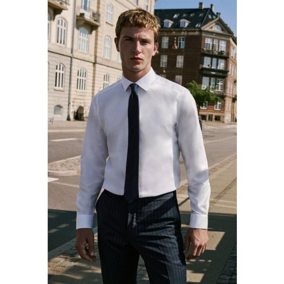 AC&Co / Altınyıldız Classics Erkek Beyaz Ütülemesi Kolay Slim Fit Dar Kesim Klasik Yaka Pamuklu Gömlek