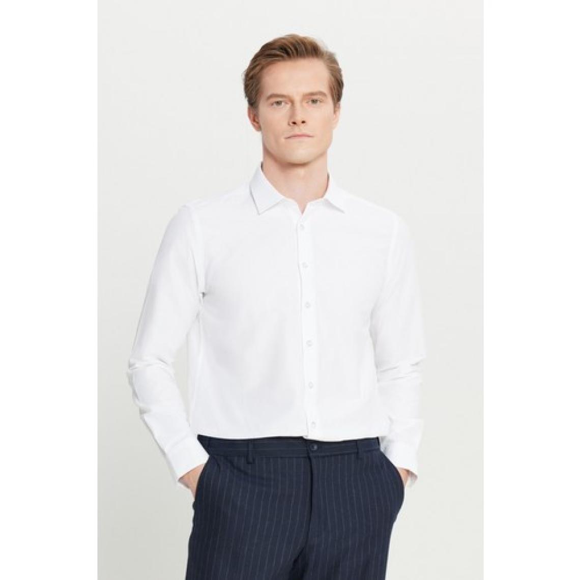 AC&Co / Altınyıldız Classics Erkek Beyaz Ütülemesi Kolay Slim Fit Dar Kesim Klasik Yaka Pamuklu Gömlek