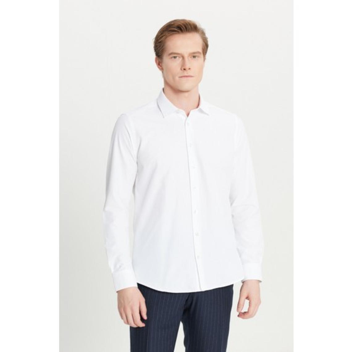AC&Co / Altınyıldız Classics Erkek Beyaz Ütülemesi Kolay Slim Fit Dar Kesim Klasik Yaka Pamuklu Gömlek