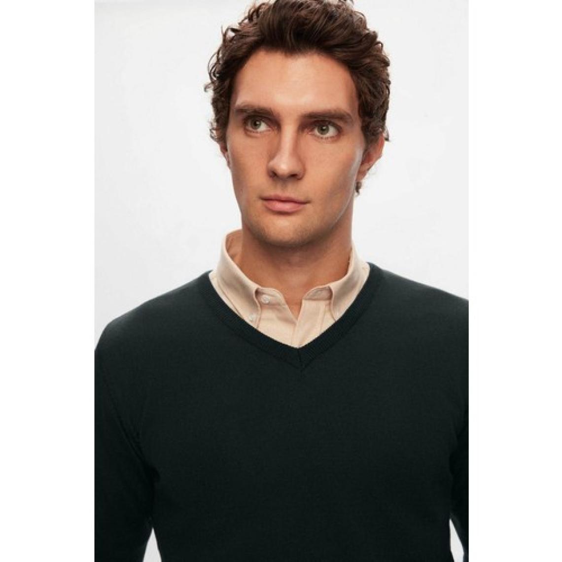 D'S Damat Regular Fit Haki Düz V Yaka Triko Kazak 5HF06ORT12003
