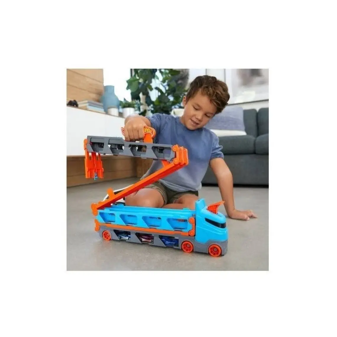 Hot Wheels Sürat Pistli Tır, 3 Adet 1:64 Ölçekli Araba İçerir, 4-8 Yaş Arası Çocuklar İçin GVG37