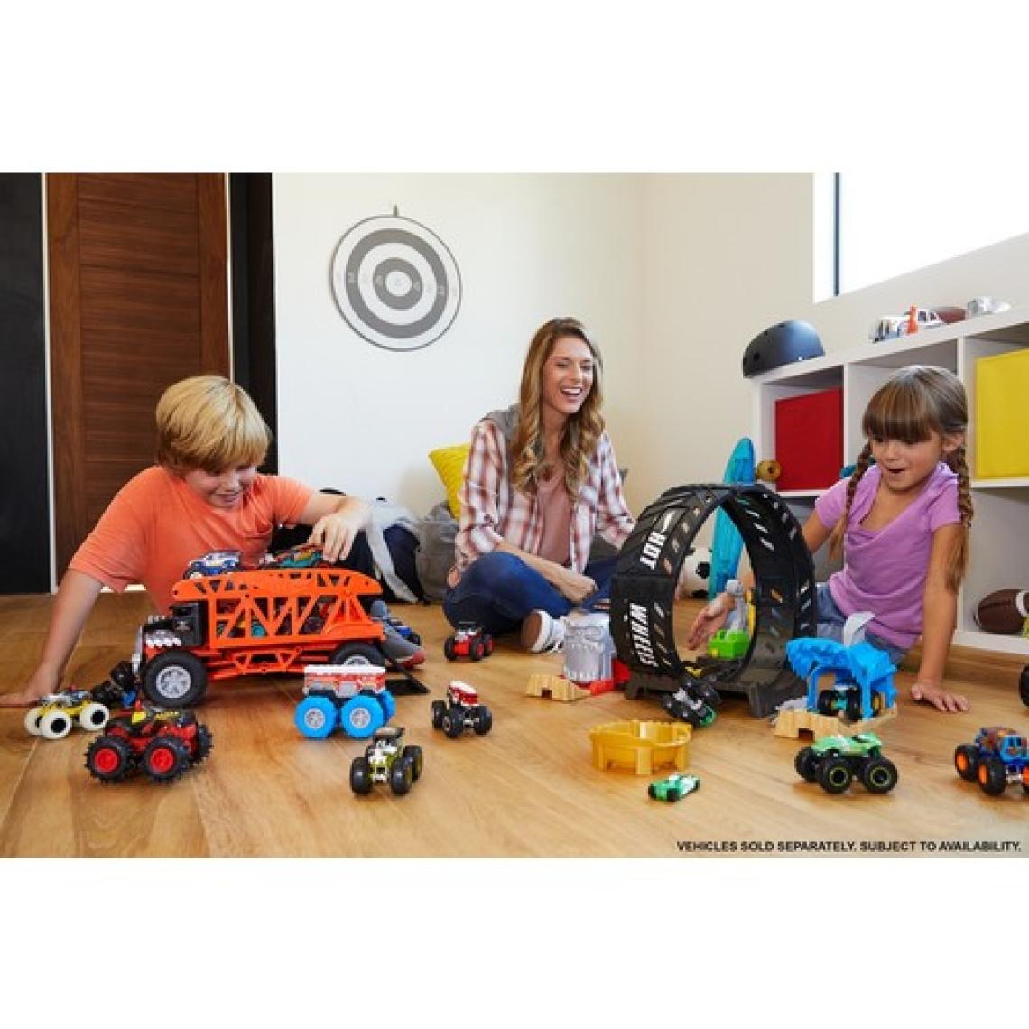 Hot Wheels Monster Trucks Taşıyıcı Kamyon, 12 adet 1:64 Ölçekli Araç Kapasiteli GKD37