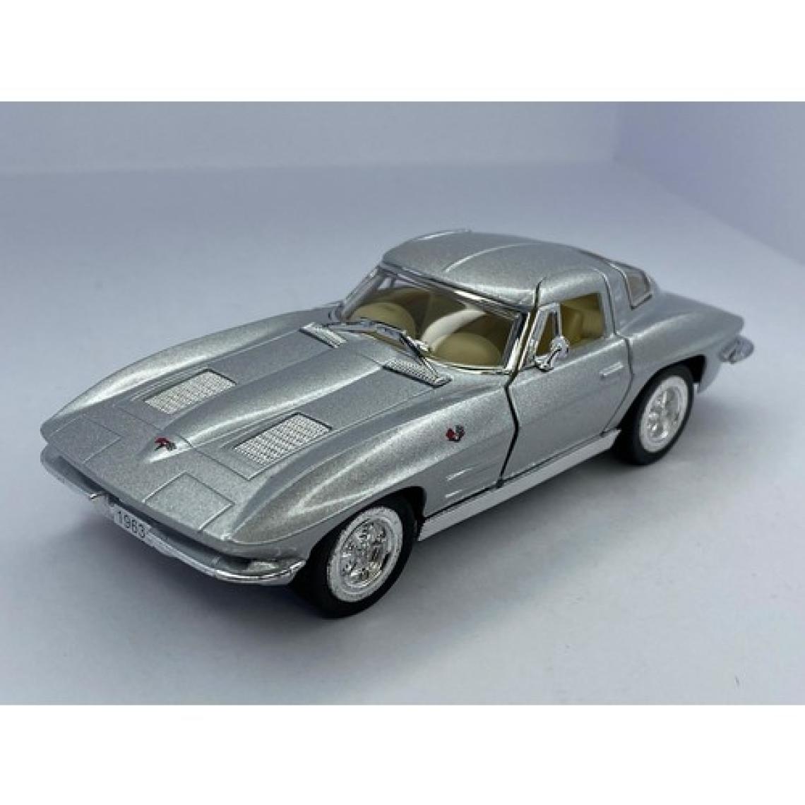 Kinsmart 1963 Corvette Sting Ray - Çek Bırak 5inch. Lisanslı Model Araba, Oyuncak Araba 1:36
