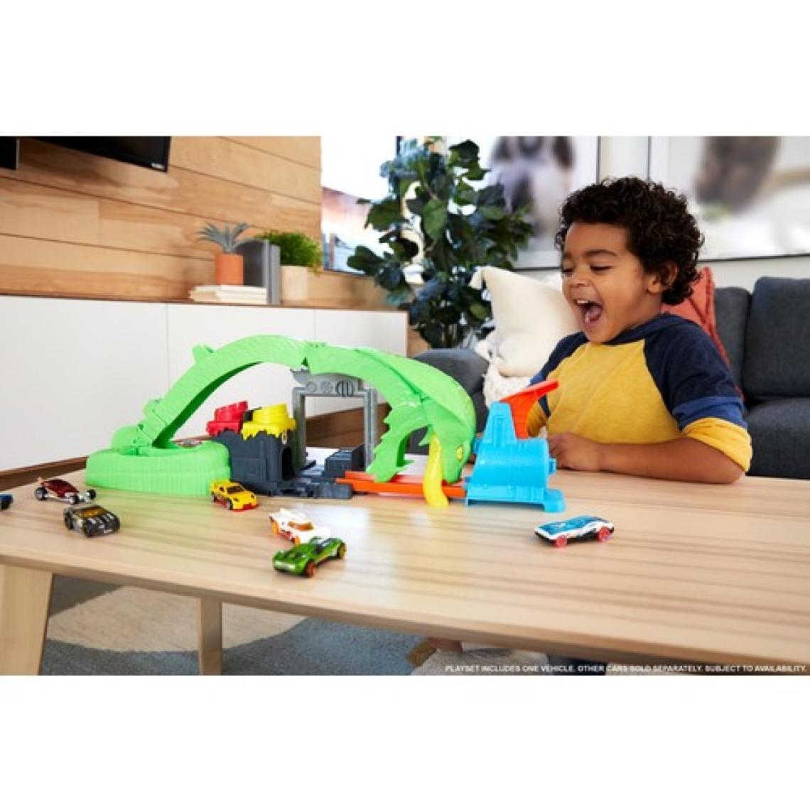 Hot Wheels Zehirli Yılanla Çarpışma Oyun Seti; 5 Yaş ve Üzeri İçin Akışkan Maddeli GTT93