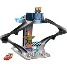 Disney ve Pixar Disney Cars Rust-Eze Yarış Kulesi GJW42