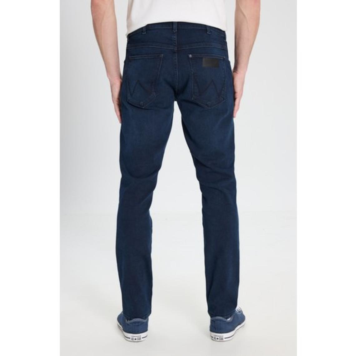 Wrangler Slim Fit Dar Kesim Düşük Bel Taşlamalı Gri Esnek Larston Jean Denim Kot Pantolon