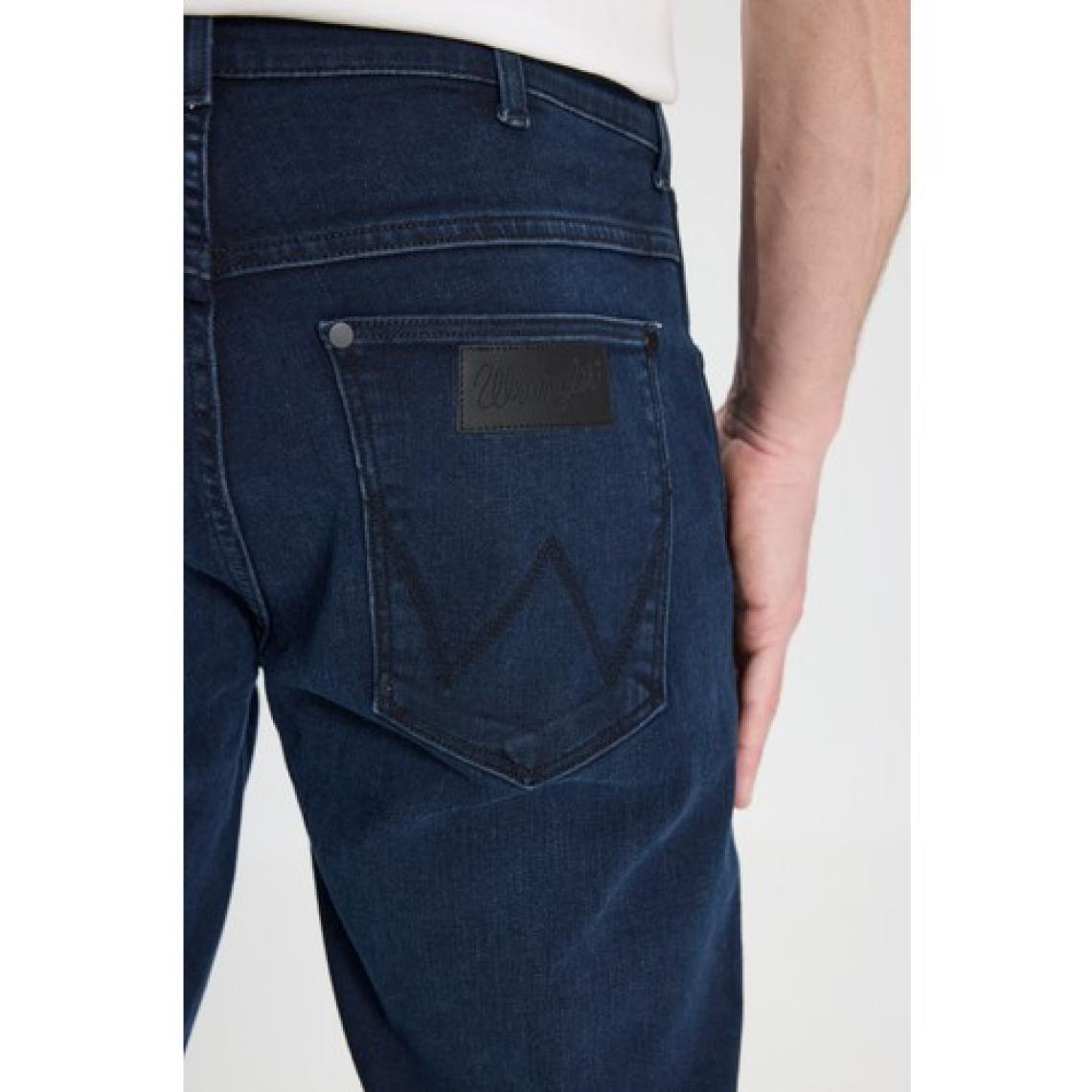 Wrangler Slim Fit Dar Kesim Düşük Bel Taşlamalı Gri Esnek Larston Jean Denim Kot Pantolon