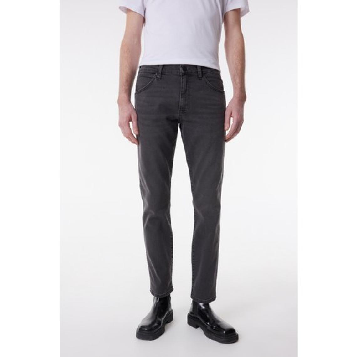 Wrangler Slim Fit Dar Kesim Düşük Bel Koyu Gri Esnek Larston Jean Denim  Kot Pantolon
