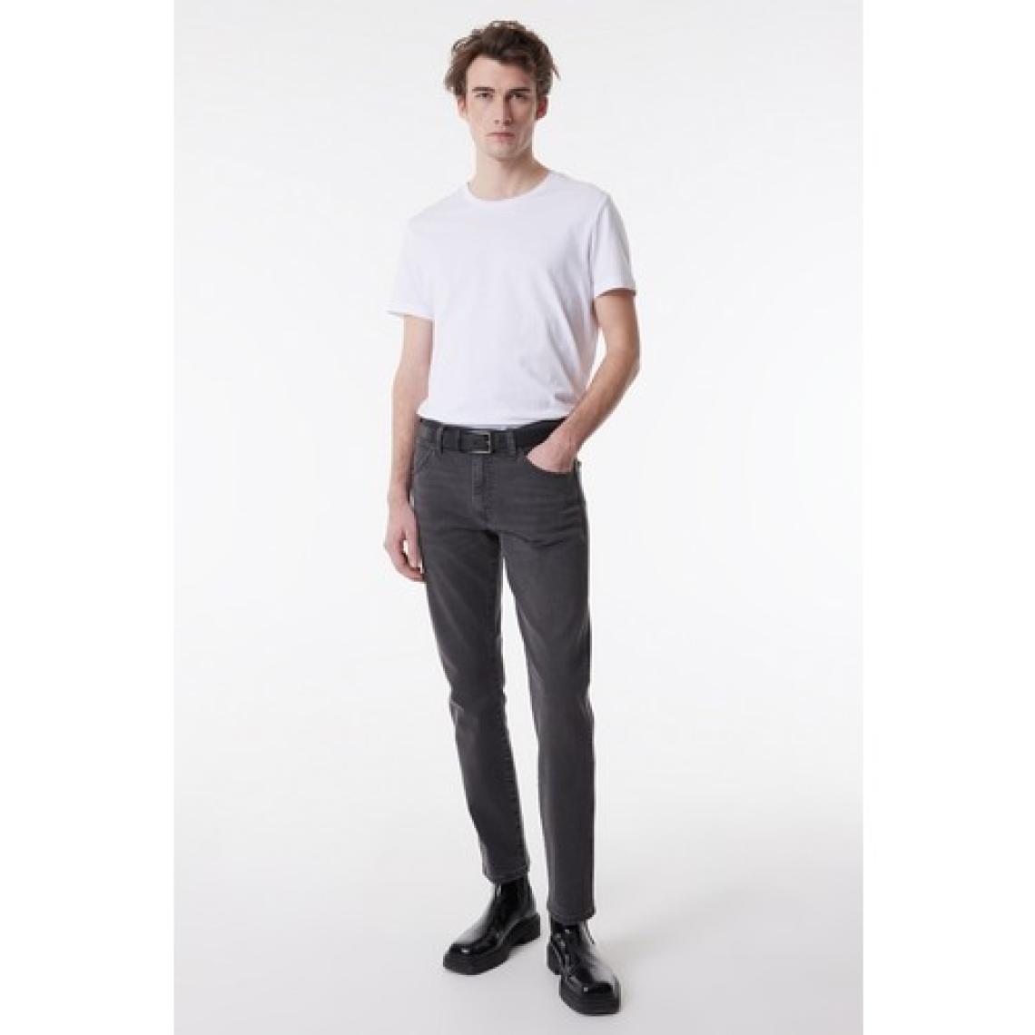 Wrangler Slim Fit Dar Kesim Düşük Bel Koyu Gri Esnek Larston Jean Denim  Kot Pantolon
