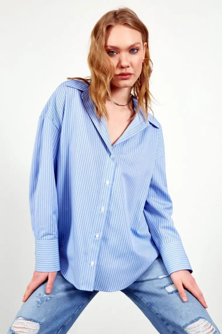 Edition Mavi Ince Çizgili Pamuk Saten Oversize Rahat Kalıp Kadın Basic Gömlek Ek100167432yn