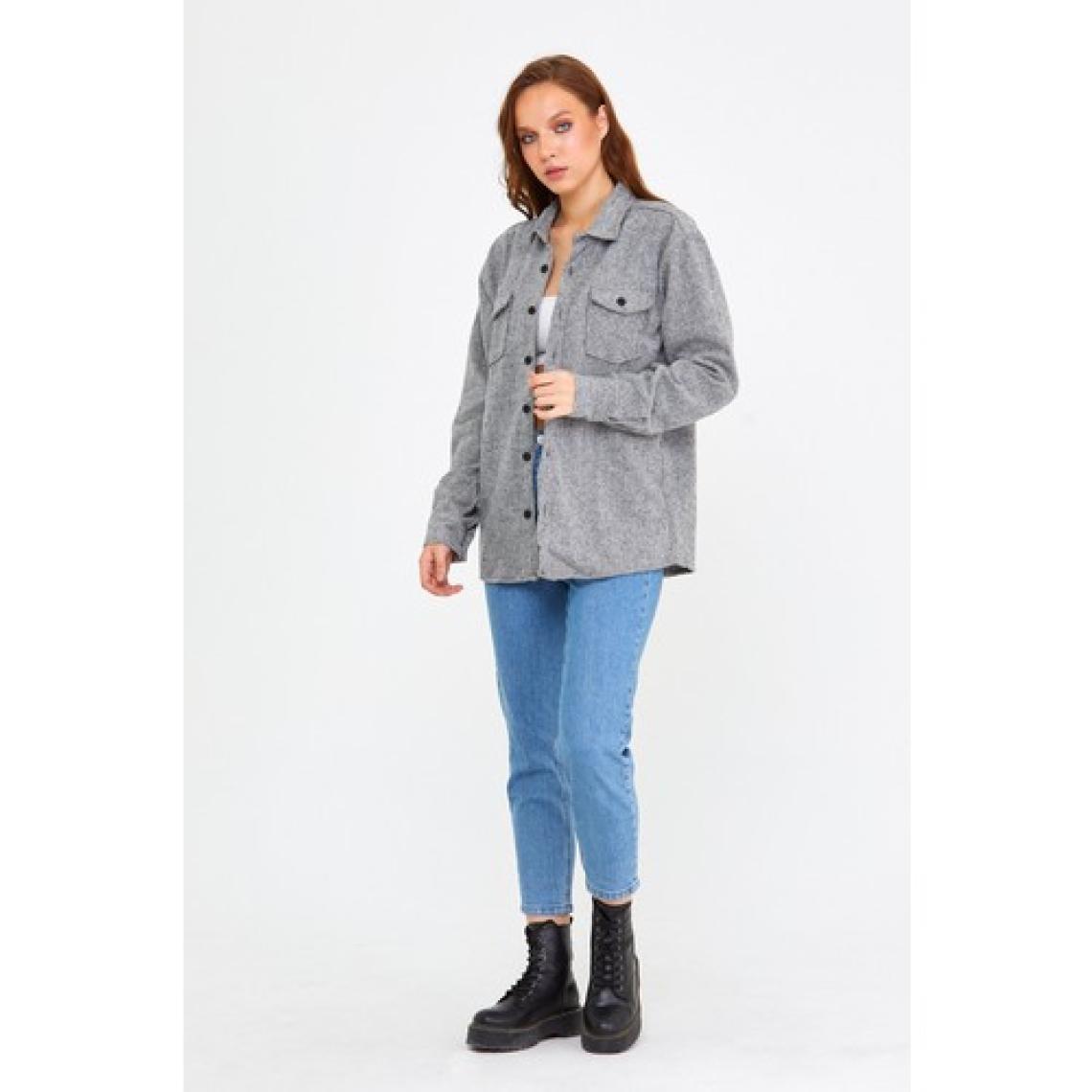 Tarz Cool Gri Kadın Slim Fit Düğmeli Yaka Çift Cepli Oduncu Düz Gömlek
