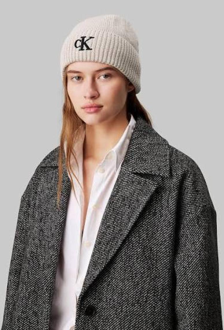 Calvin Klein Logo Işlemeli Yumuşak Ponponlu Örgü Bere K60K612653PAS Bayan Bere K60K612653 Pas
