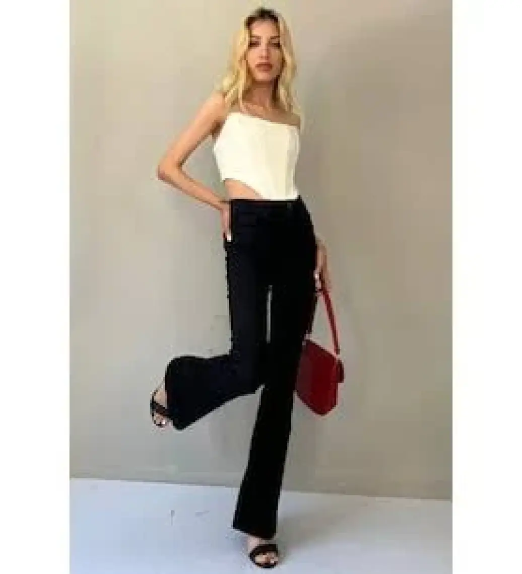 Madmext Kadın Siyah Yırtmaçlı Likralı Ispanyol Paça Jean Pantolon MG1518