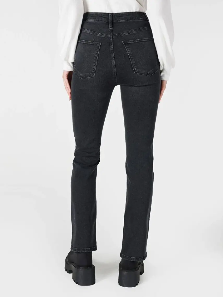 Flare Fit Yüksel Bel Ispanyol Paça Kadın Siyah Jean Pantolon