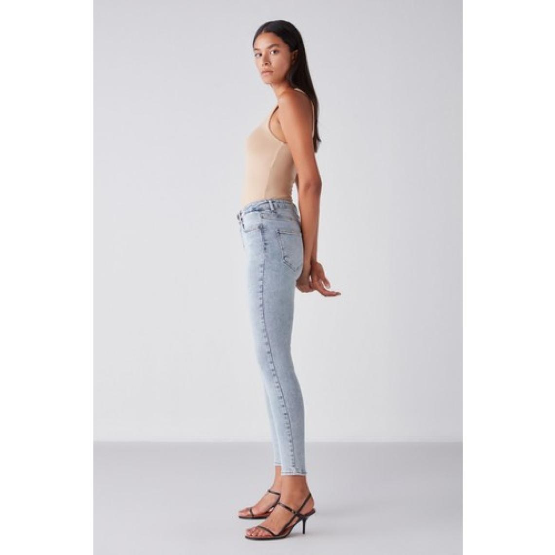 Grimelange Lıssy Relaxed Skinny Açık Mavi Jeans