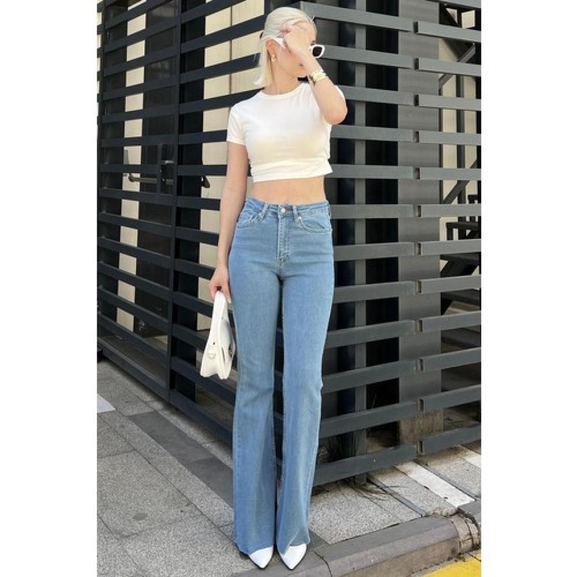 Madmext Kadın Buz Mavisi Yırtmaçlı Likralı Ispanyol Paça Jean Pantolon MG1518
