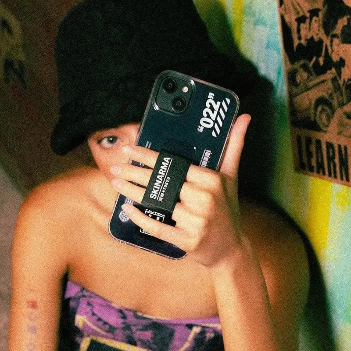 Skinarma iPhone 14 Pro Max Uyumlu Kılıf Skinarma Standlı Şeffaf Tasarımlı Taihi Kobai Kapak