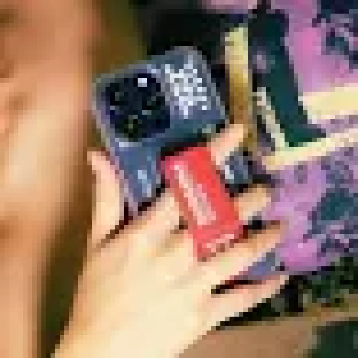 Skinarma iPhone 14 Pro Max Uyumlu Kılıf Skinarma Standlı Şeffaf Tasarımlı Taihi Kobai Kapak