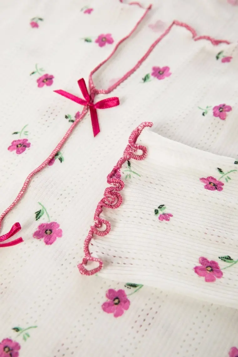 Kadın Pamuklu Çıtır Çiçek Desenli Baby Overloklu Fiyonk Detaylı Uzun Kollu Pijama Takımı