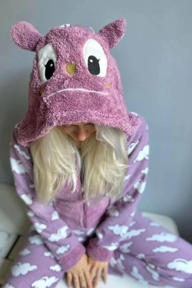 Pijama Evi Mor Bulut Desenli Kadın Polar Peluş Tulum Pijama Takımı