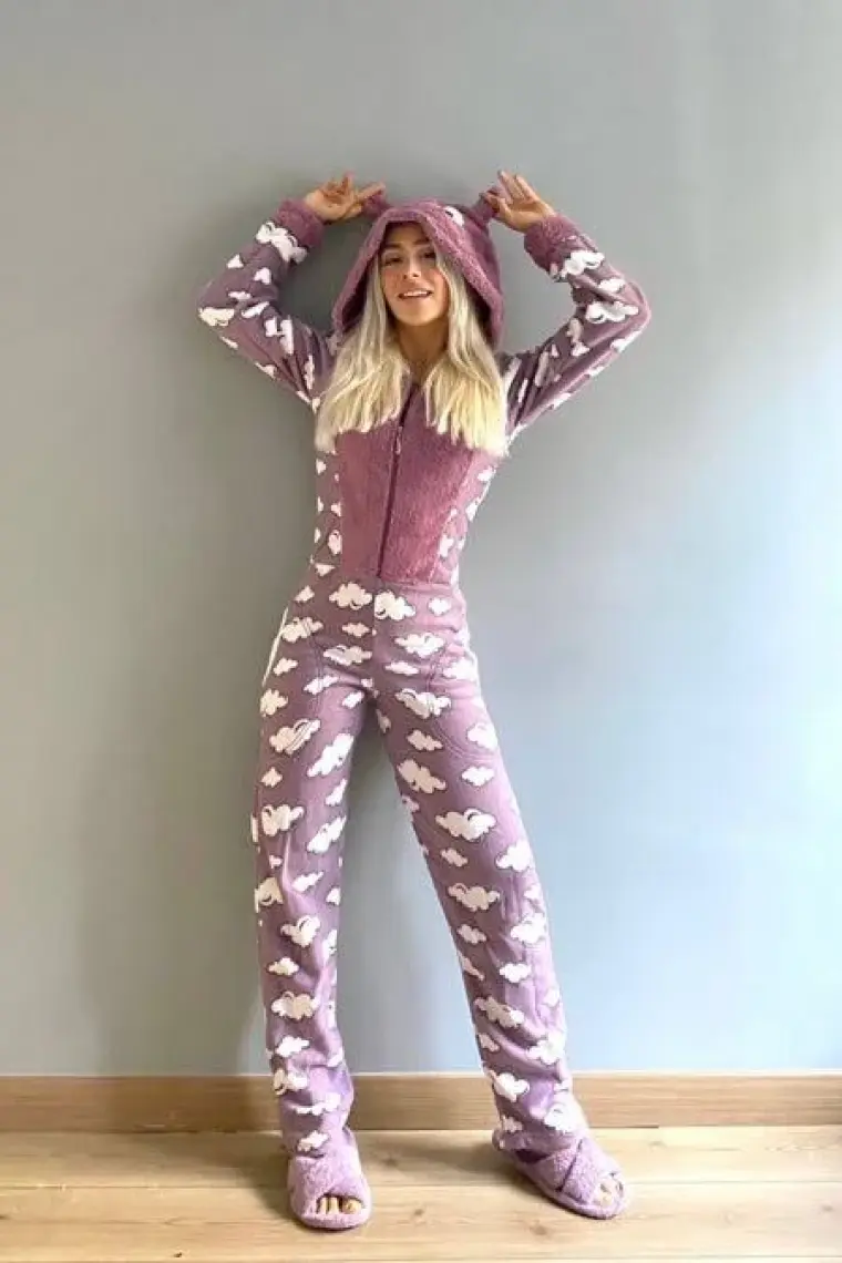 Pijama Evi Mor Bulut Desenli Kadın Polar Peluş Tulum Pijama Takımı