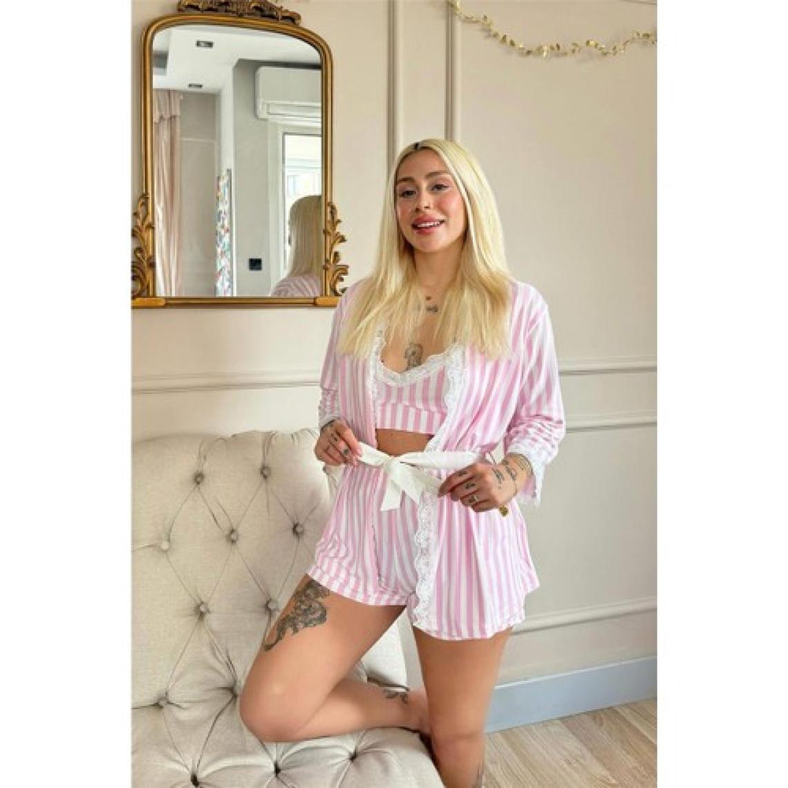 Toz Pembe Çizgi Desenli Bambu Crop Sabahlıklı Şortlu Pijama