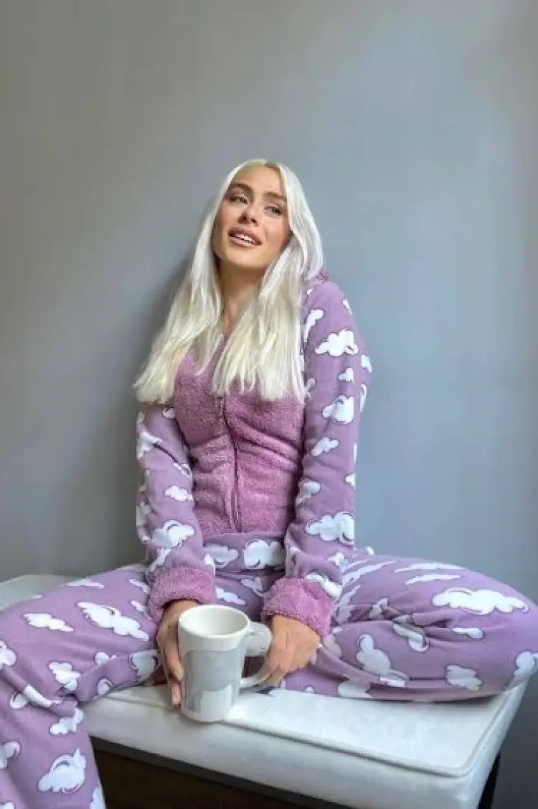 Pijama Evi Mor Bulut Desenli Kadın Polar Peluş Tulum Pijama Takımı