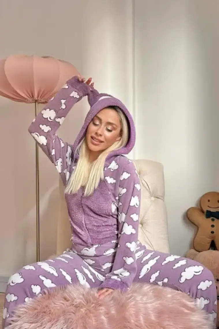 Pijama Evi Mor Bulut Desenli Kadın Polar Peluş Tulum Pijama Takımı