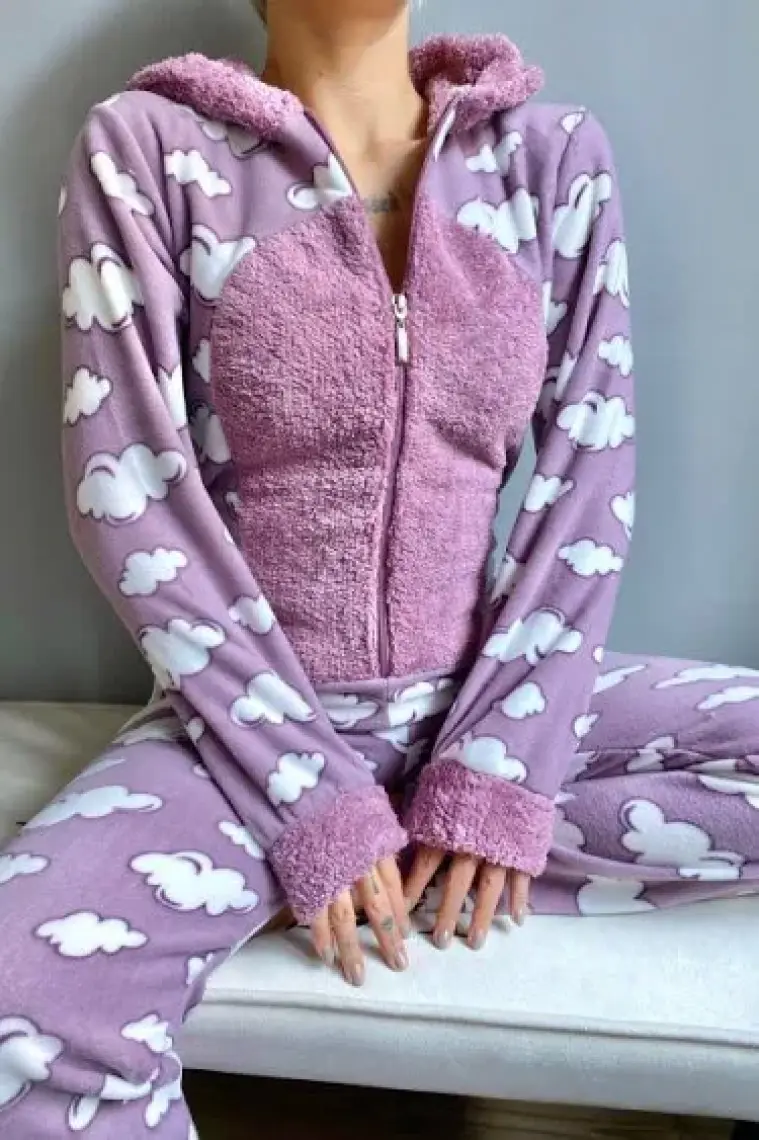 Pijama Evi Mor Bulut Desenli Kadın Polar Peluş Tulum Pijama Takımı