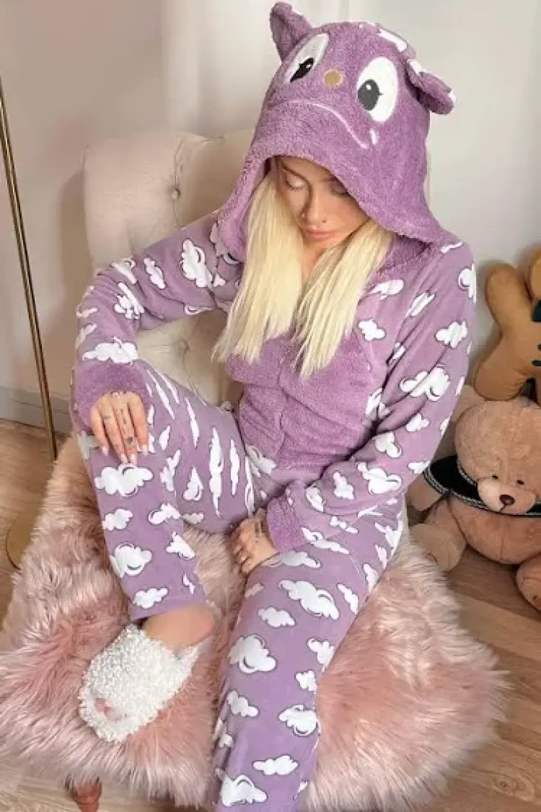 Pijama Evi Mor Bulut Desenli Kadın Polar Peluş Tulum Pijama Takımı