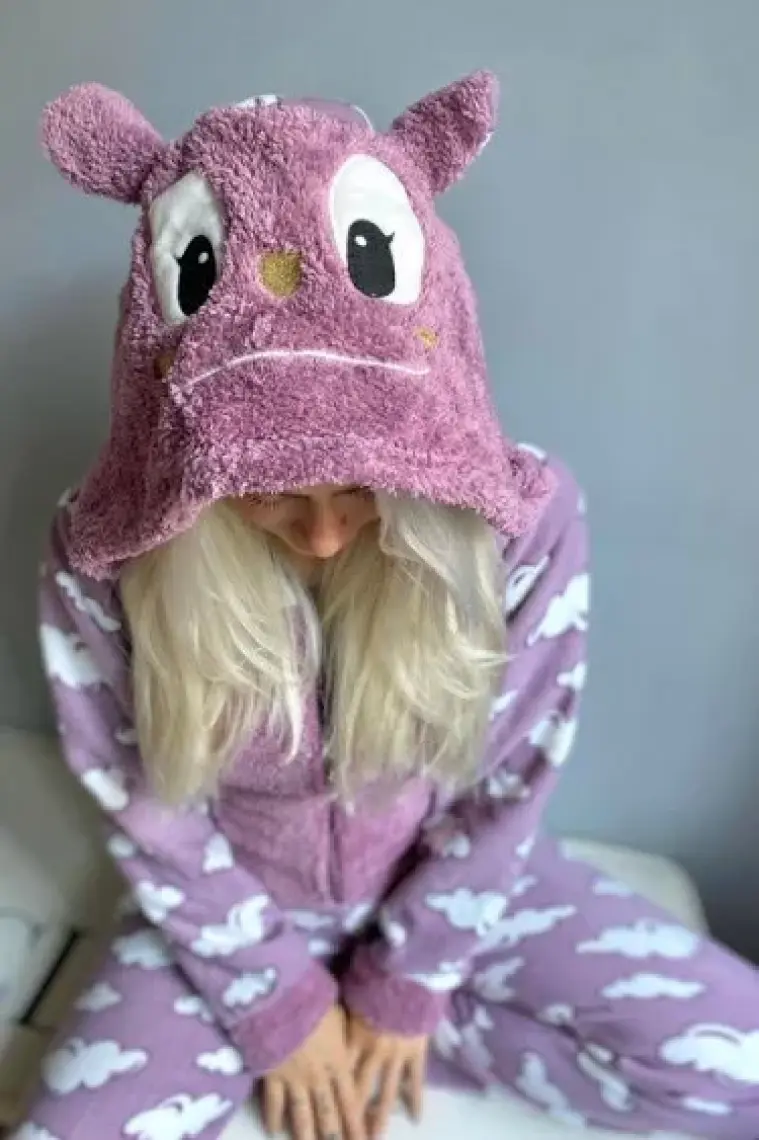 Pijama Evi Mor Bulut Desenli Kadın Polar Peluş Tulum Pijama Takımı