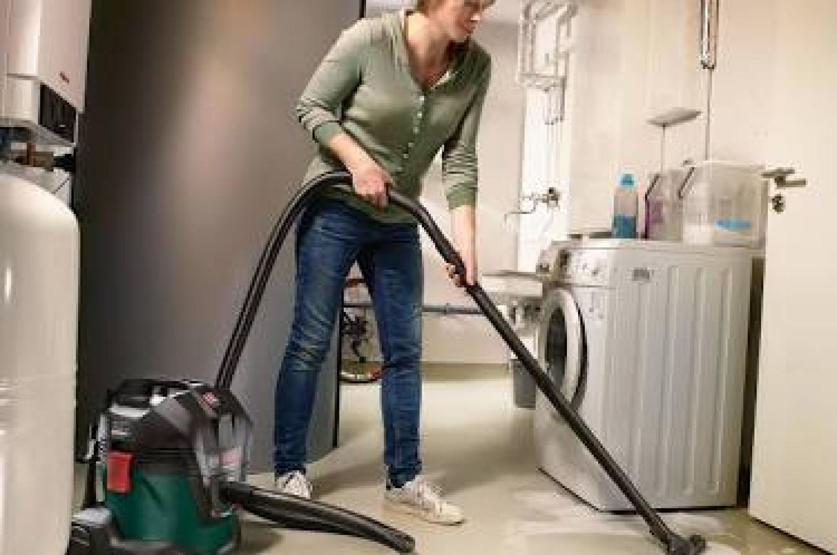 Bosch Universal Vac15 Islak Kuru Süpürge 1000W