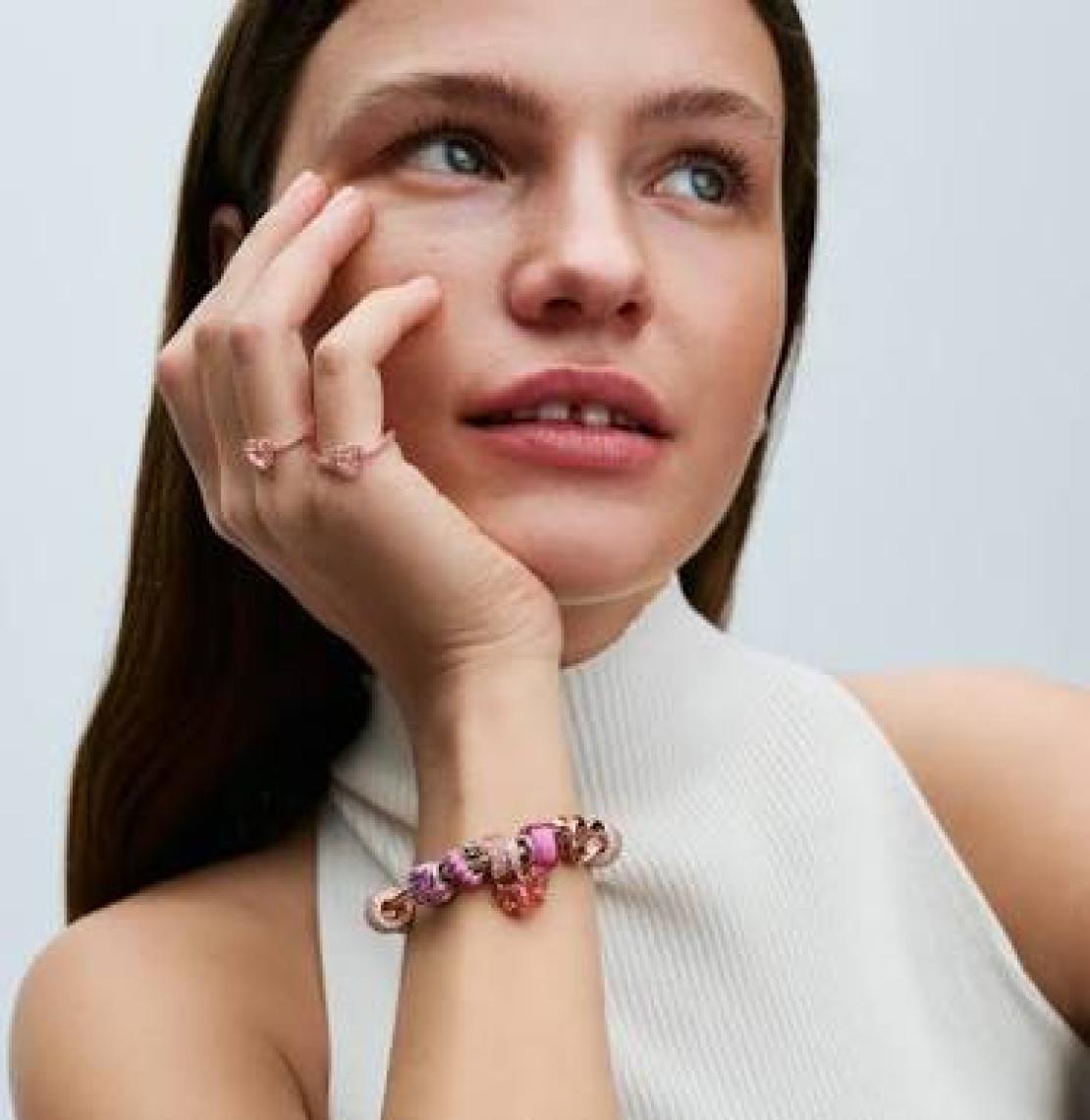 Hector Co Jewellery Tarz Pembe ve Sarı Murano Camı Kelebek Sallantılı Charm