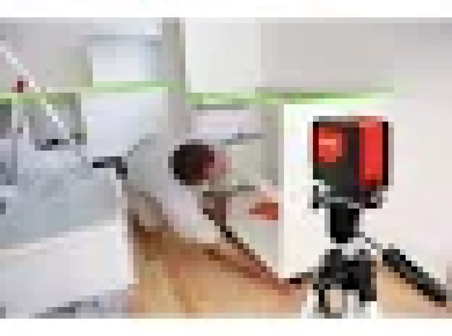 Kobb KBL92GTP 30 Metre Profesyonel Yatay ve Dikey Otomatik Hizalamalı Yeşil Çapraz Çizgi Lazer, 2 Noktalı Şakül Lazer Distomat + Mini Tripod + Tripod