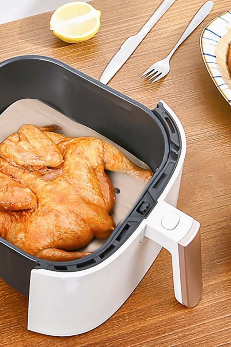 100 Adet  Pişirme Kağıdı Tek Kullanımlık Yağ Geçirmez Kağıt Kare Delikli Model Airfryer Xxl