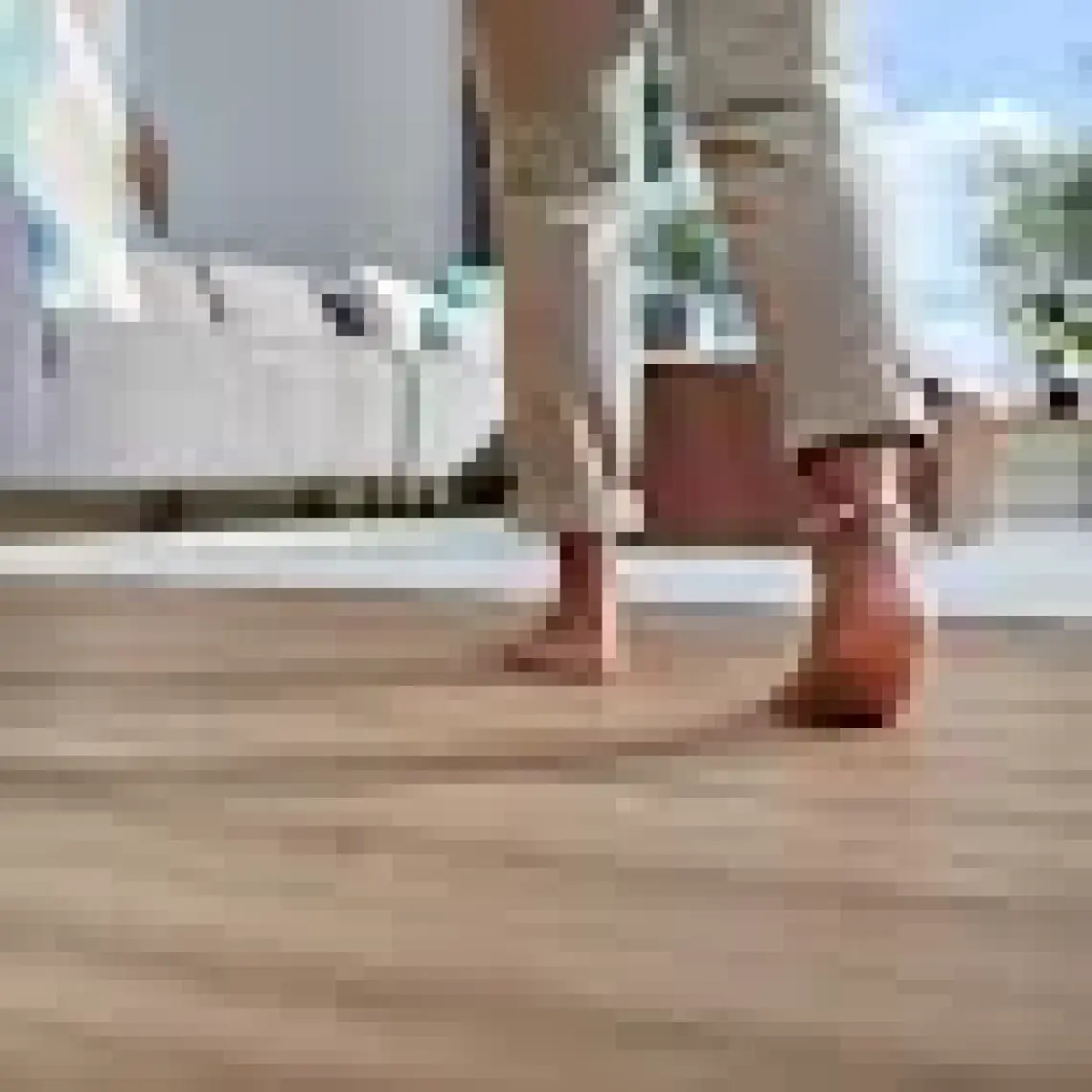 Philips XU7100/02 7000 Serisi Islak ve Kuru Otomatik Boşaltma İstasyonlu Beyaz Robot Süpürge Beyaz