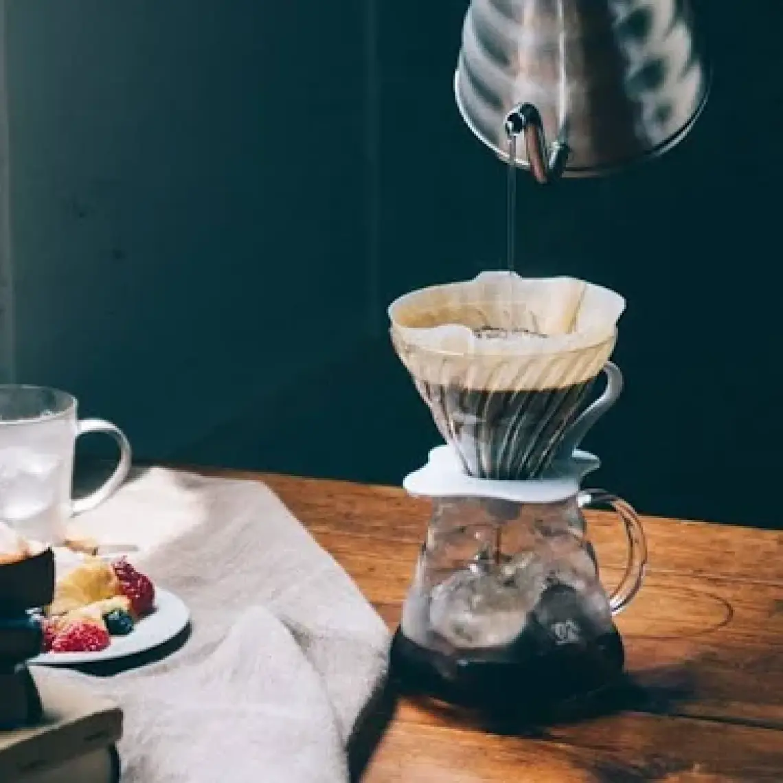 Hario V60 02 Cam Dripper Siyah